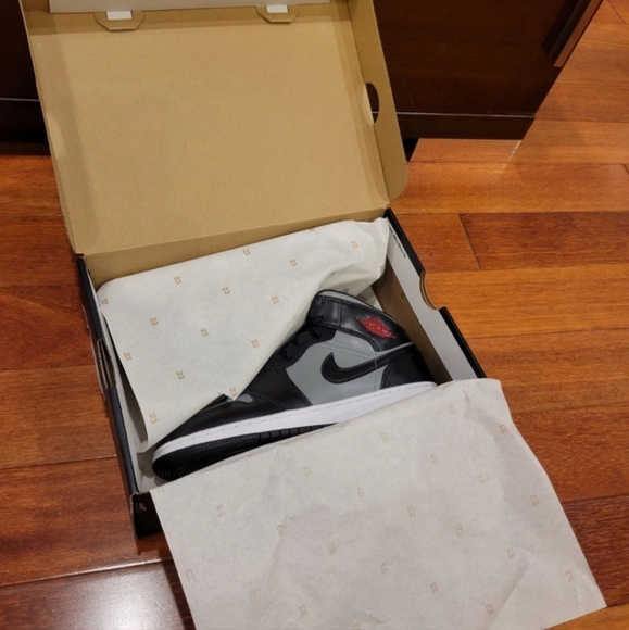 New Nike Air Jordan 1 Mid "Shadow" Kids Sneakers - Picture 10 of 10
